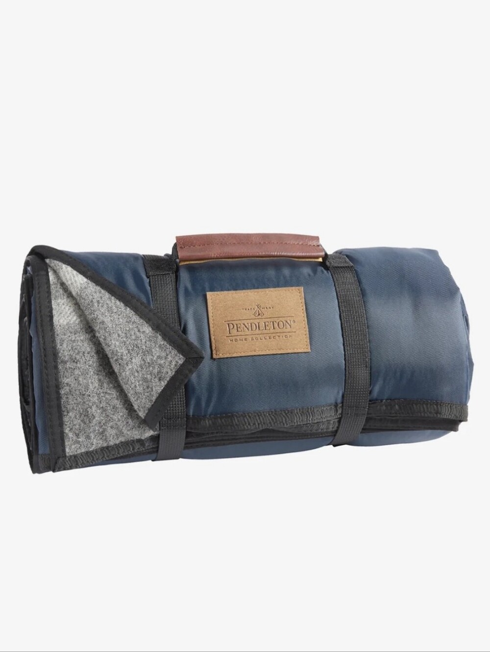 NWT Pendleton nylon backed roll up blanket Raleigh plaid wool camping tailgate